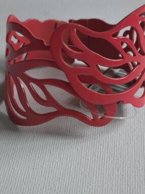 NWT Coral Pink Cutout Leaf Filigree Hinged Cuff Bracelet